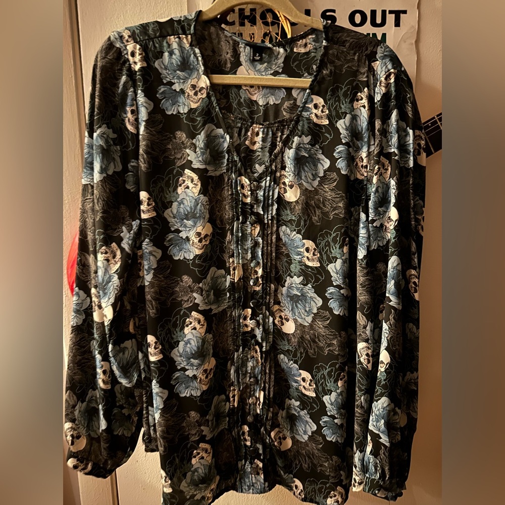 Size 2 (18/20) Torrid blouse in black, blue, with white skulls
